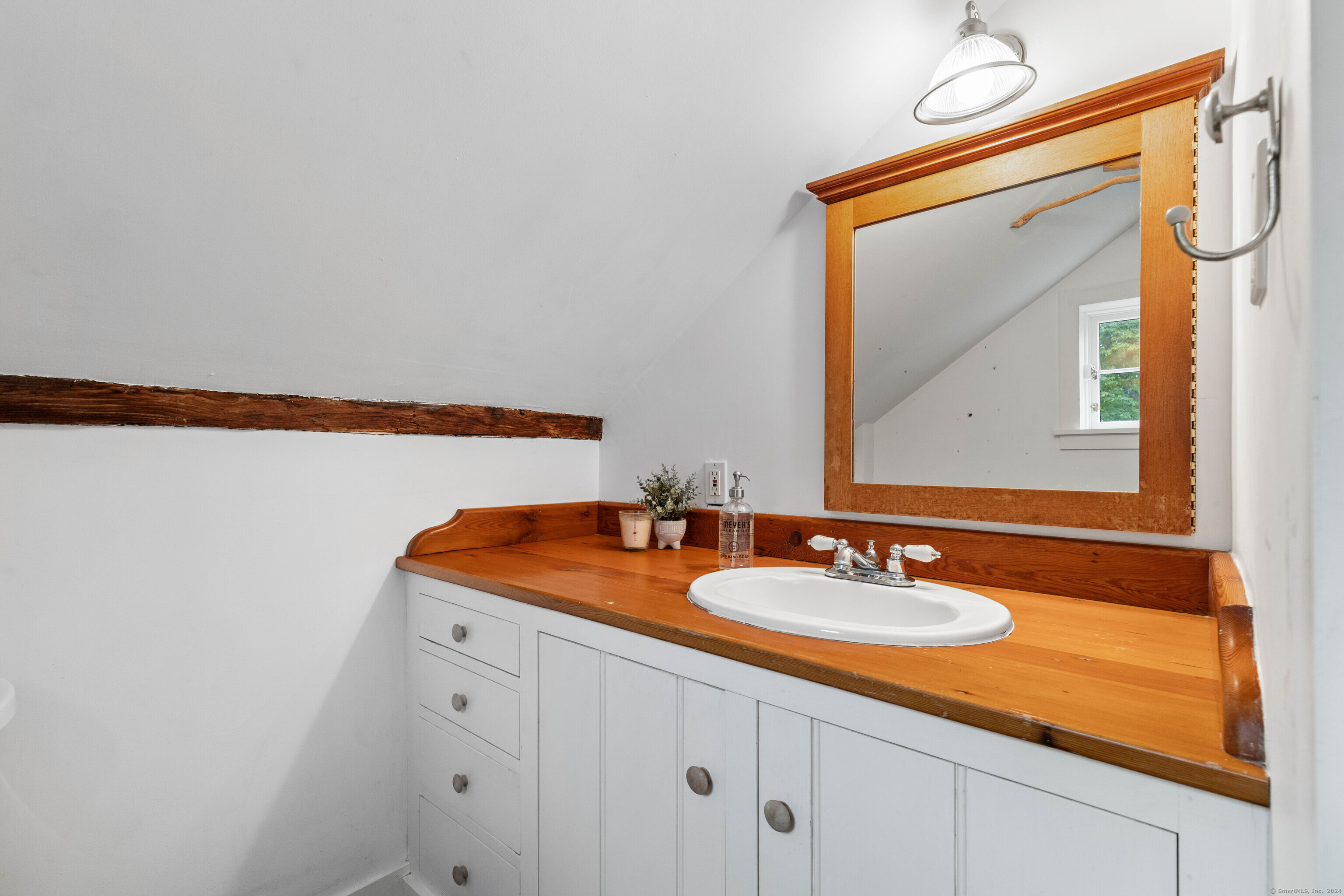 1 Hathaway Road East Lyme, CT 06333 - Photo 28 of 38 Full bath in the guest house