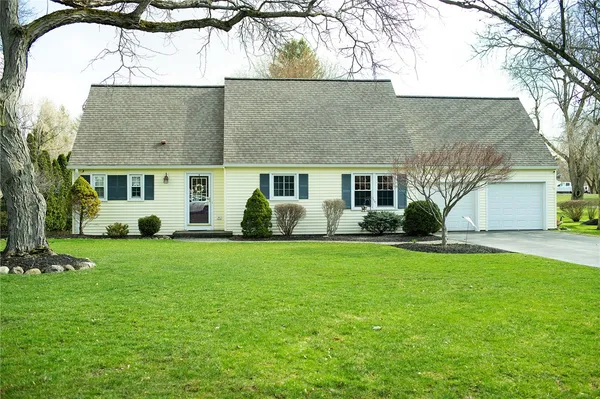 $450,000 | 2 Preston Circle, Pittsford, NY 14534
