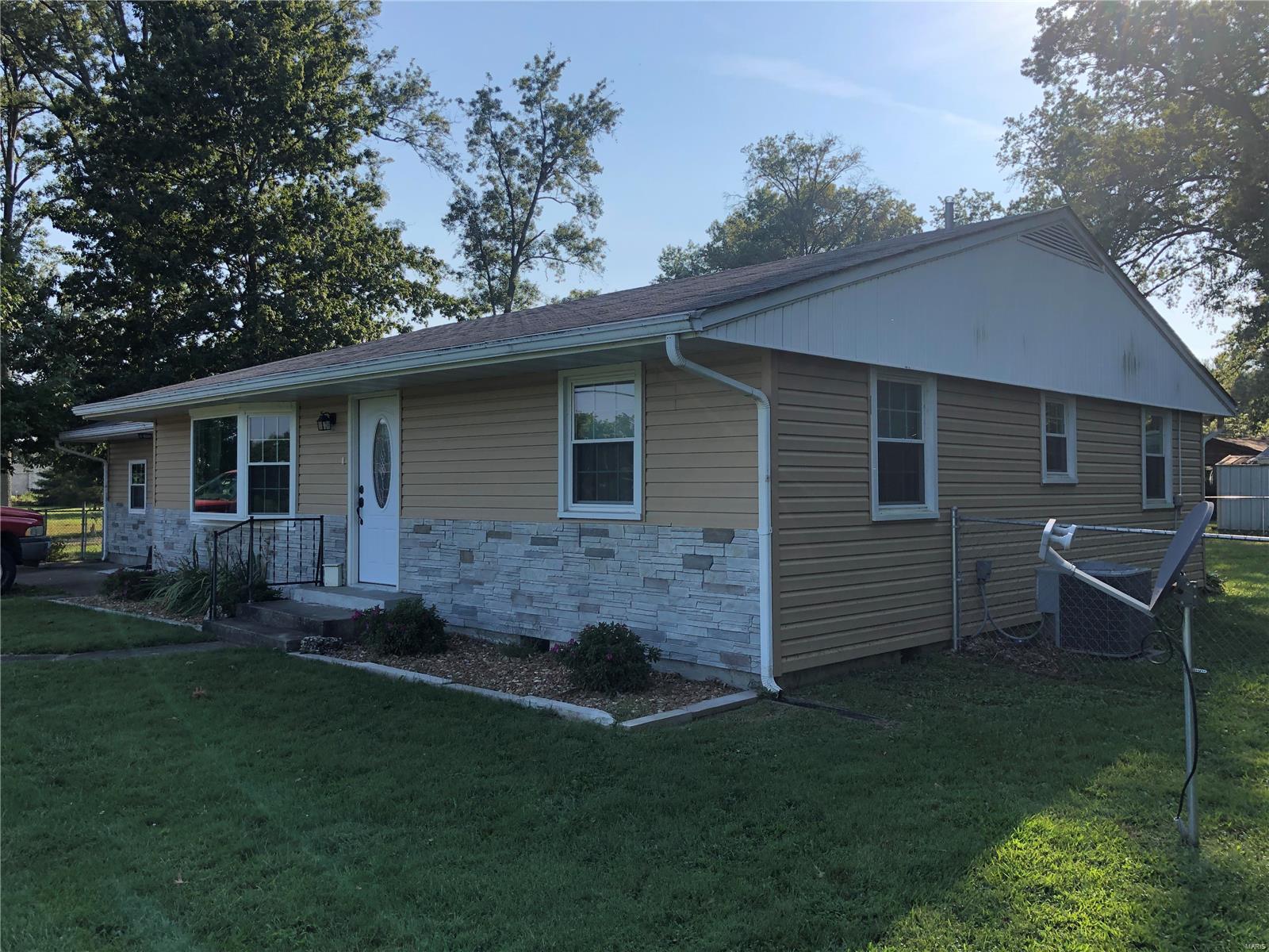 205 Edgewood Road Salem, IL 62881 - Photo 1 of 14 Gallery Image 1