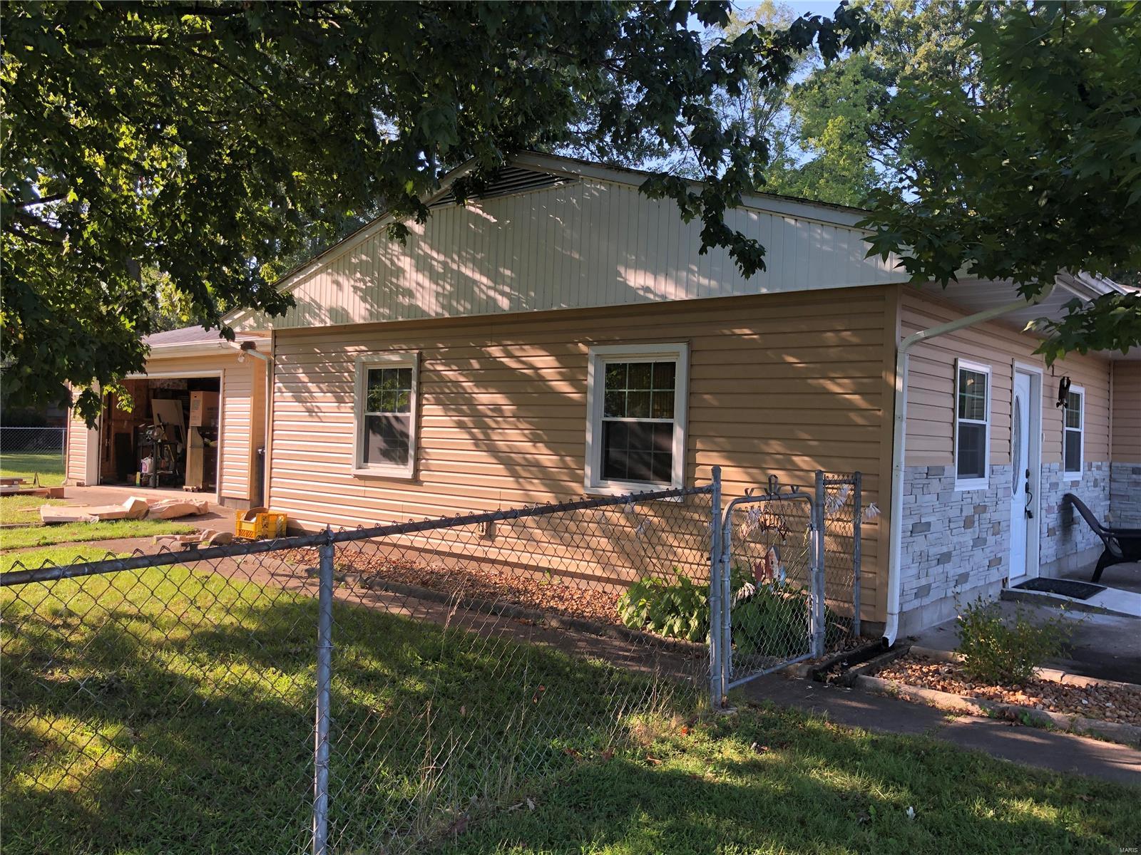 205 Edgewood Road Salem, IL 62881 - Photo 3 of 14 Gallery Image 3