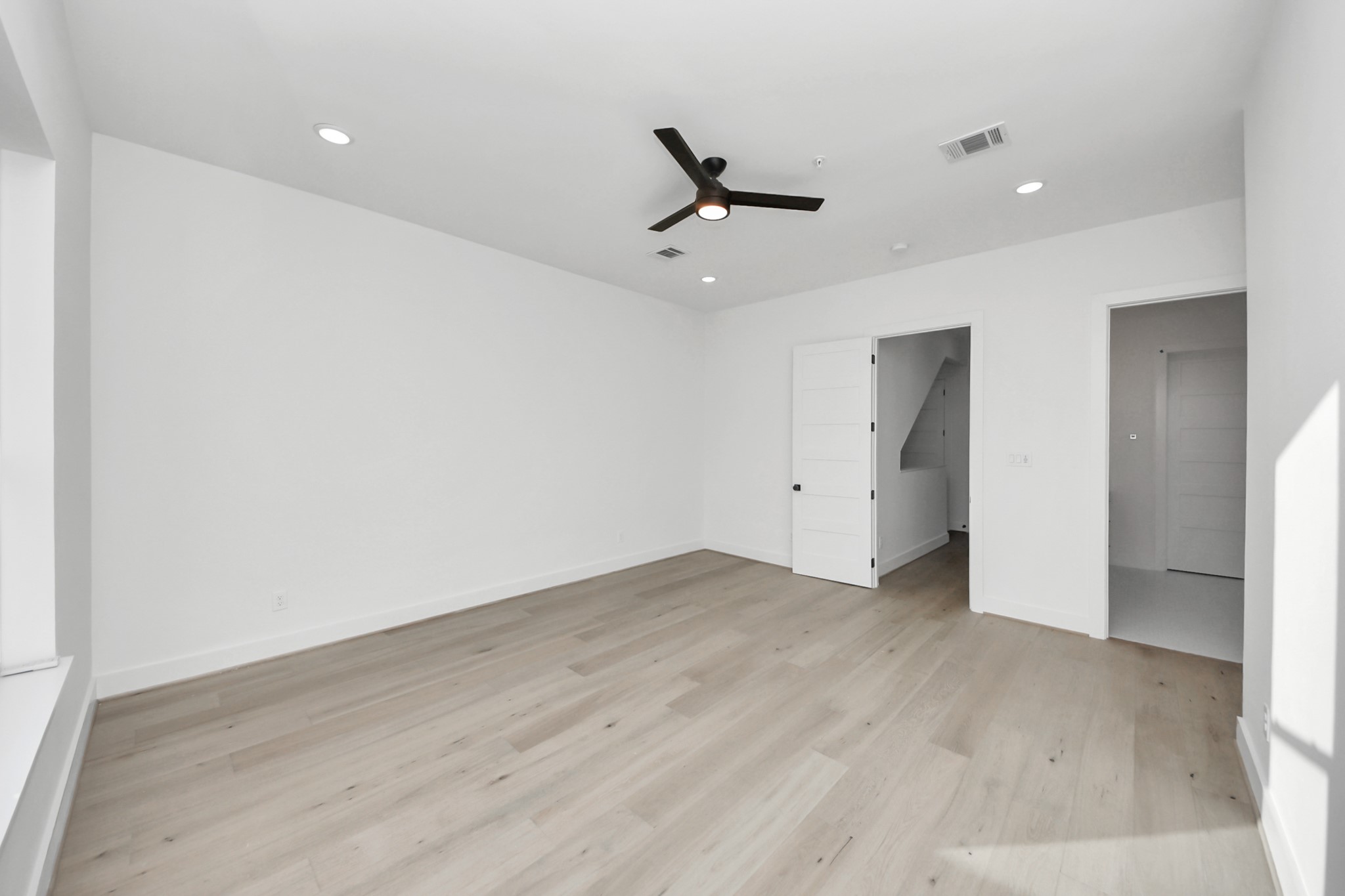 4819 Austin Street, Unit B Houston, TX 77004 - Photo 24 of 49 an empty room with wooden floor and windows
