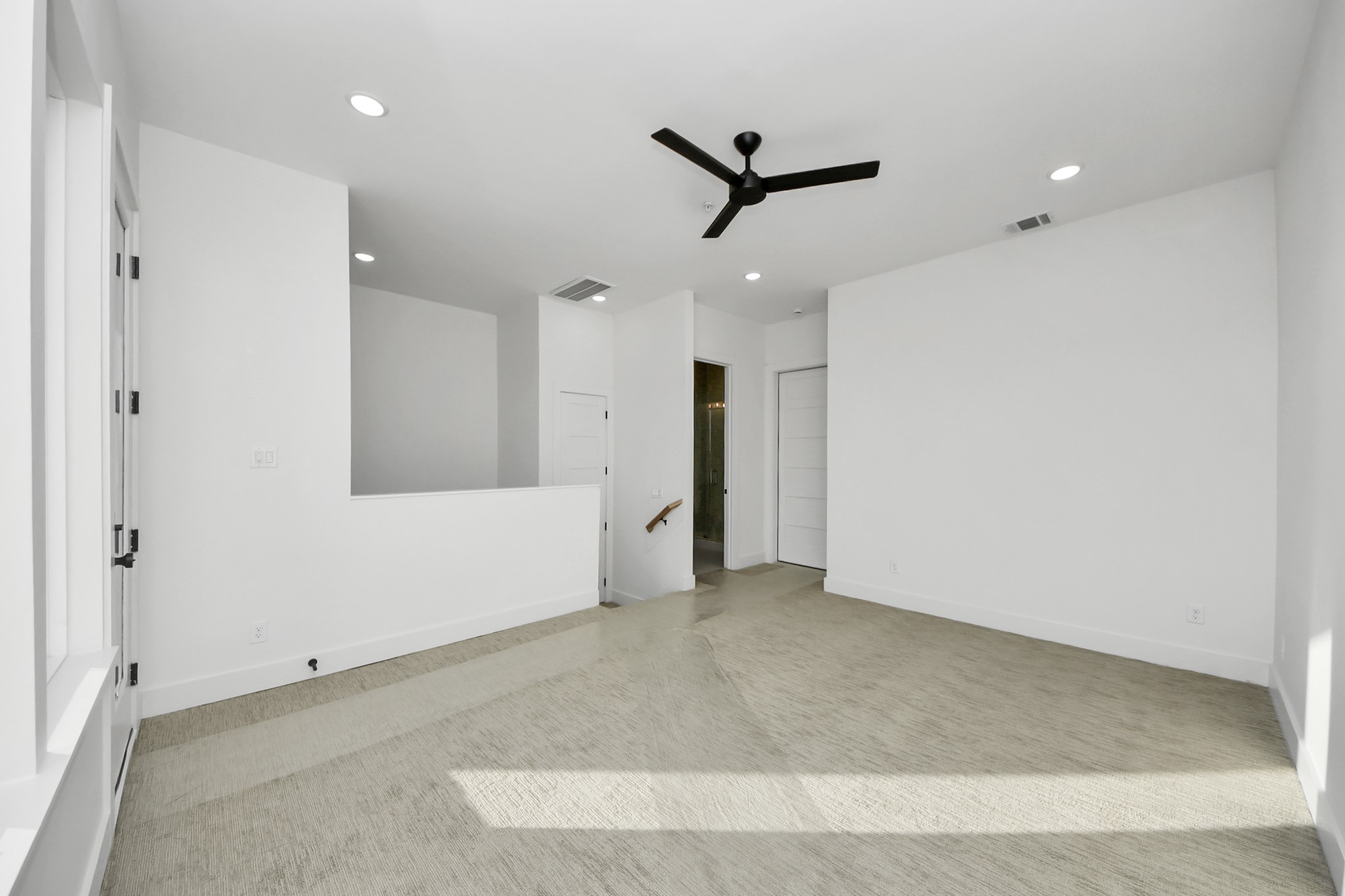 4819 Austin Street, Unit B Houston, TX 77004 - Photo 40 of 49 a view of an empty room