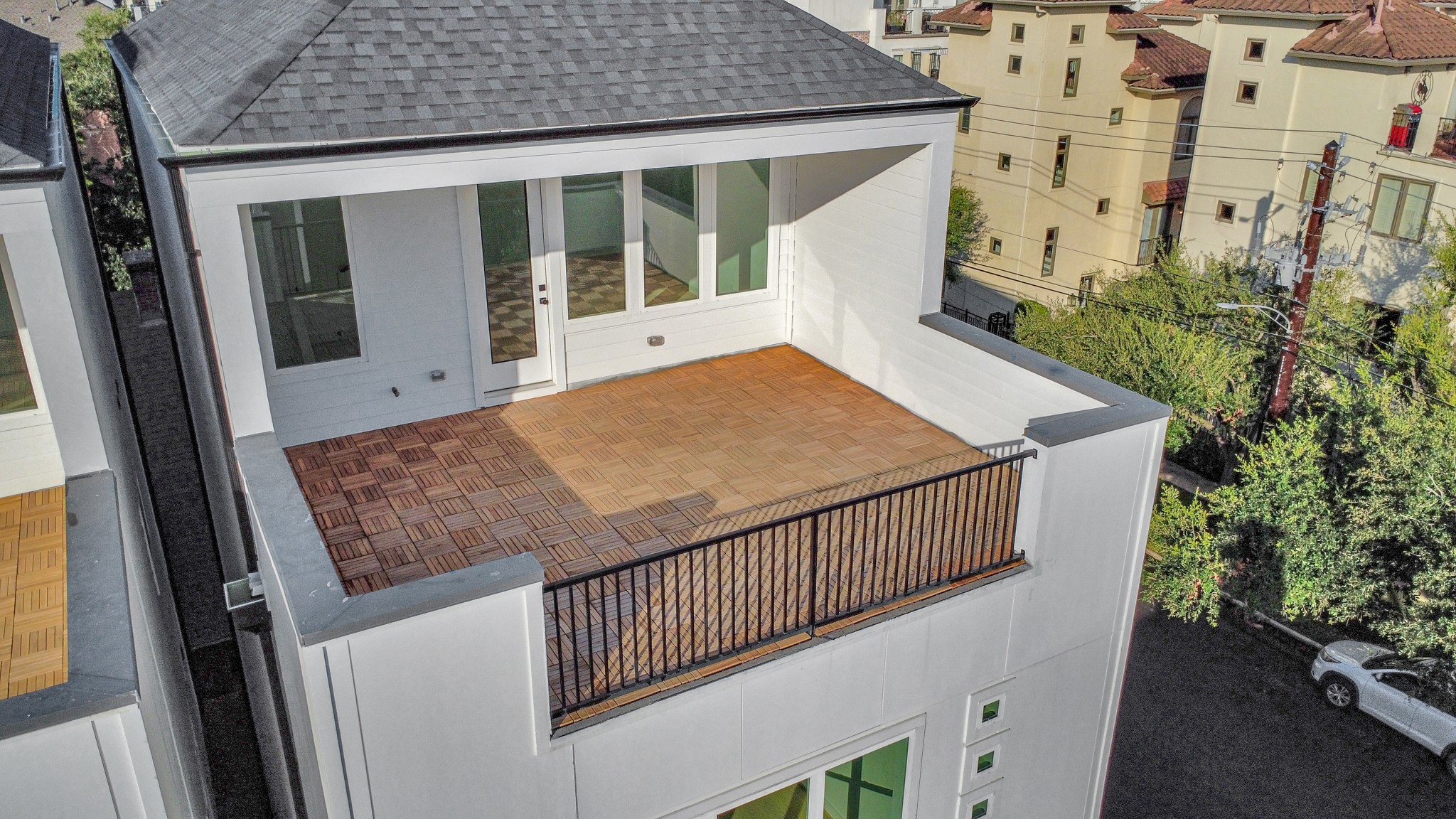 4819 Austin Street, Unit B Houston, TX 77004 - Photo 44 of 49 a view of balcony with small yard