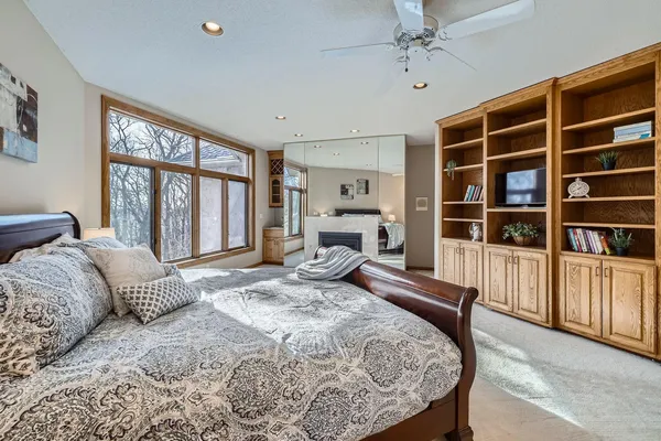 $1,995,000 | 4 West Bay Lane, North Oaks, MN 55127