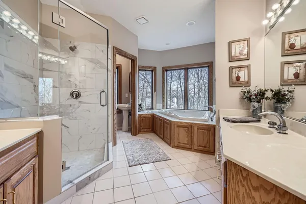 $1,995,000 | 4 West Bay Lane, North Oaks, MN 55127