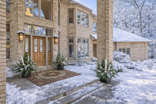 $1,995,000 | 4 West Bay Lane, North Oaks, MN 55127