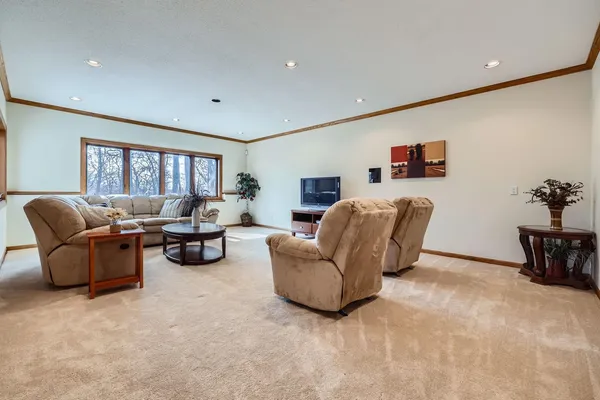 $1,995,000 | 4 West Bay Lane, North Oaks, MN 55127