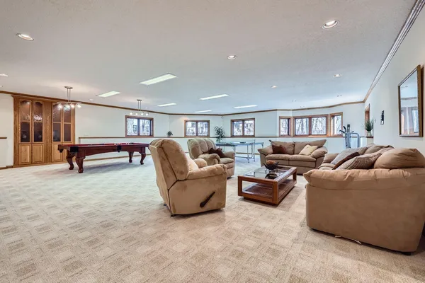 $1,995,000 | 4 West Bay Lane, North Oaks, MN 55127