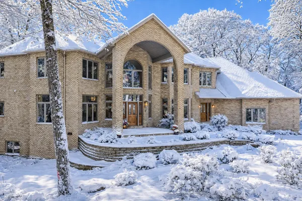 $1,995,000 | 4 West Bay Lane, North Oaks, MN 55127