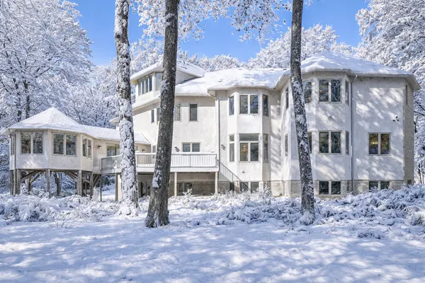 $1,995,000 | 4 West Bay Lane, North Oaks, MN 55127
