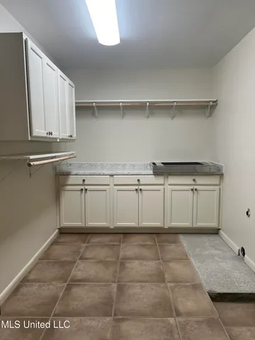 $1,500 | 404 Hanley Road, Ocean Springs, MS 39564