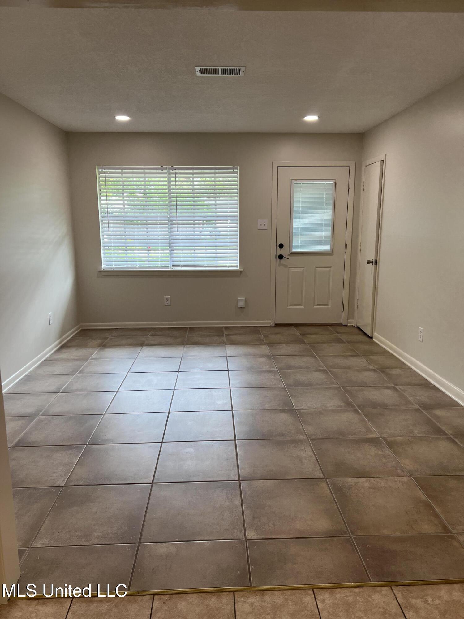 404 Hanley Road Ocean Springs, MS 39564 - Photo 2 of 13 IMG_2021