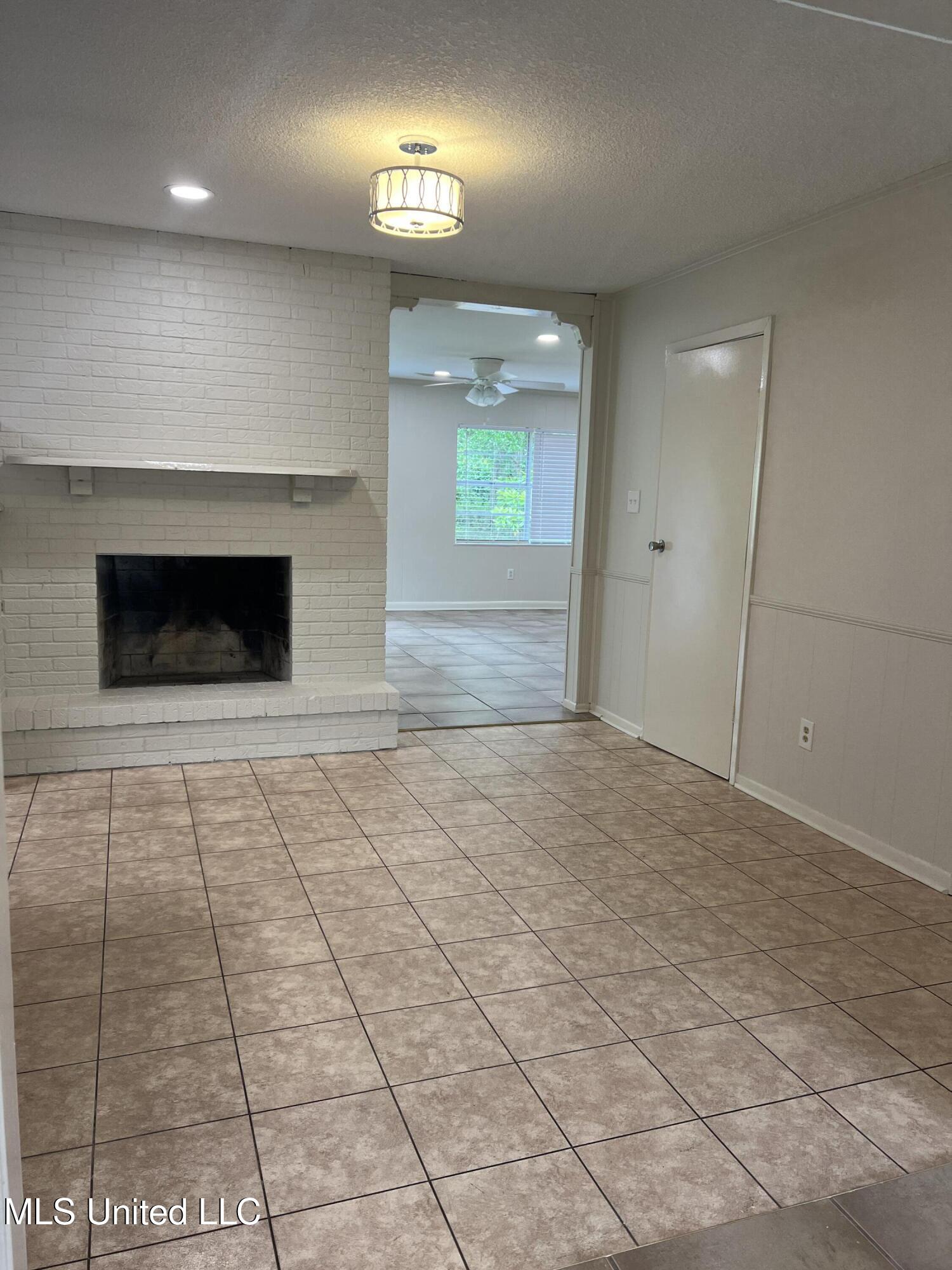 404 Hanley Road Ocean Springs, MS 39564 - Photo 3 of 13 IMG_2022