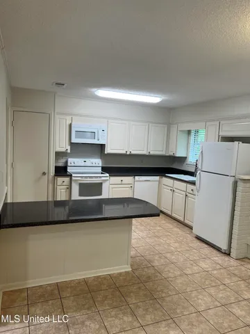 $1,500 | 404 Hanley Road, Ocean Springs, MS 39564