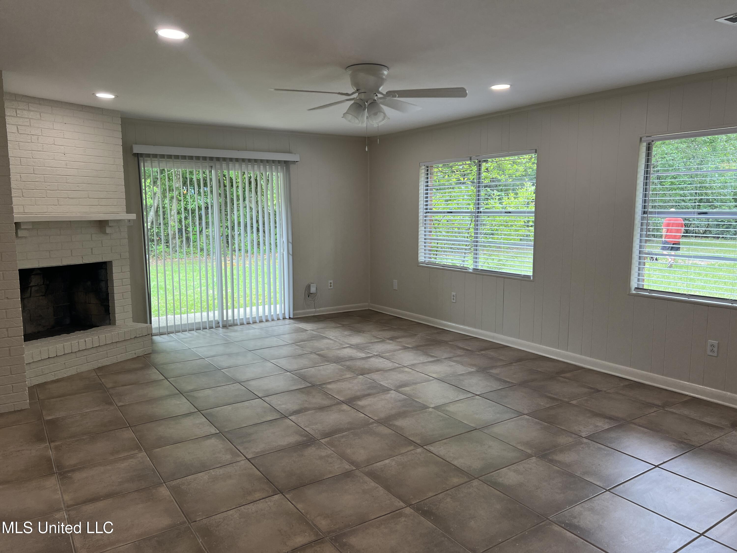 404 Hanley Road Ocean Springs, MS 39564 - Photo 5 of 13 IMG_2020