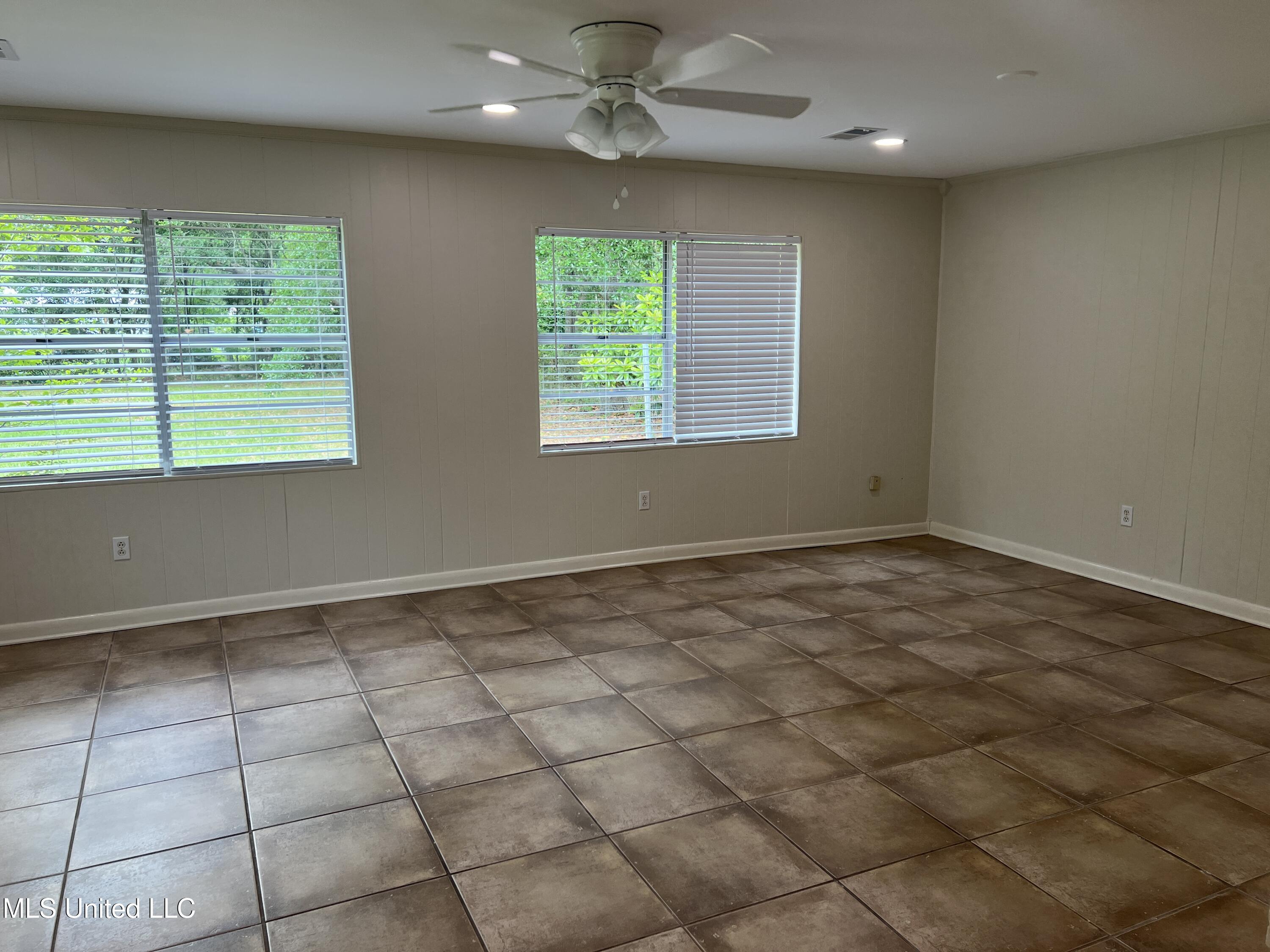 404 Hanley Road Ocean Springs, MS 39564 - Photo 6 of 13 IMG_2019