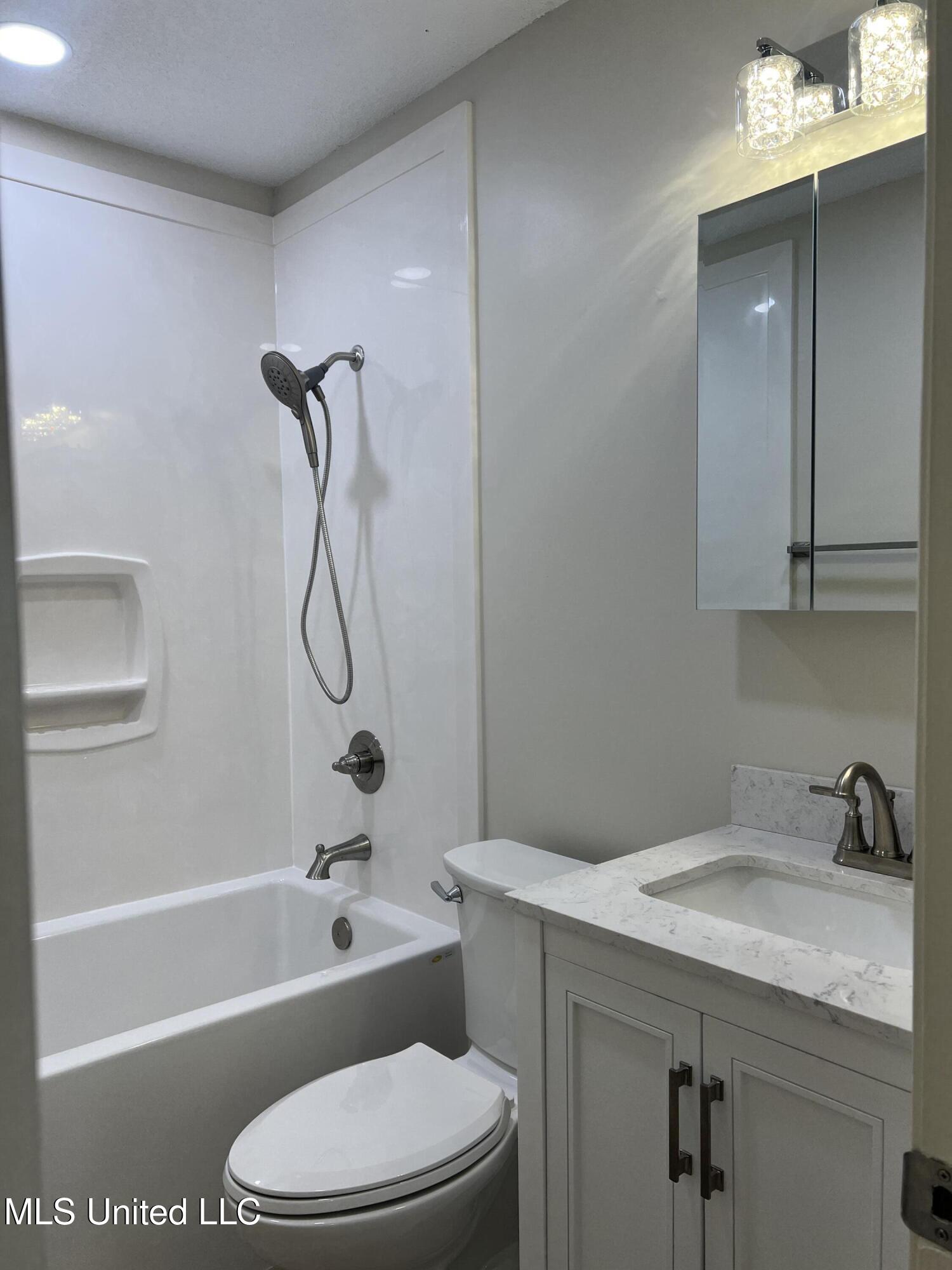 404 Hanley Road Ocean Springs, MS 39564 - Photo 7 of 13 IMG_2025