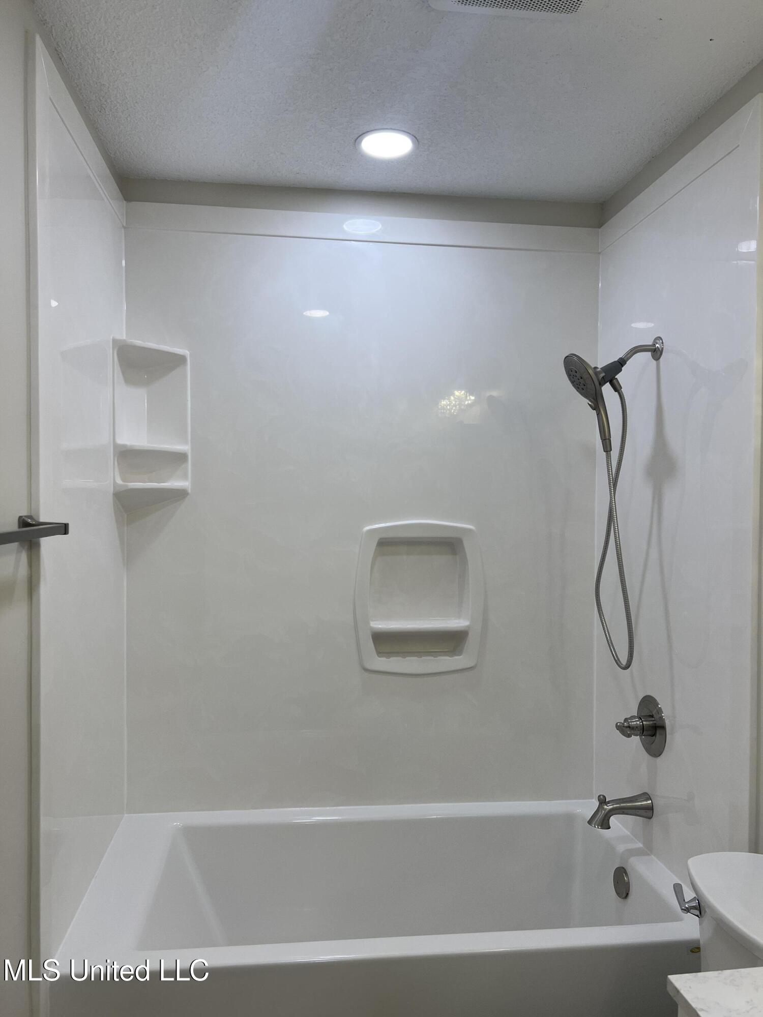 404 Hanley Road Ocean Springs, MS 39564 - Photo 8 of 13 IMG_2026