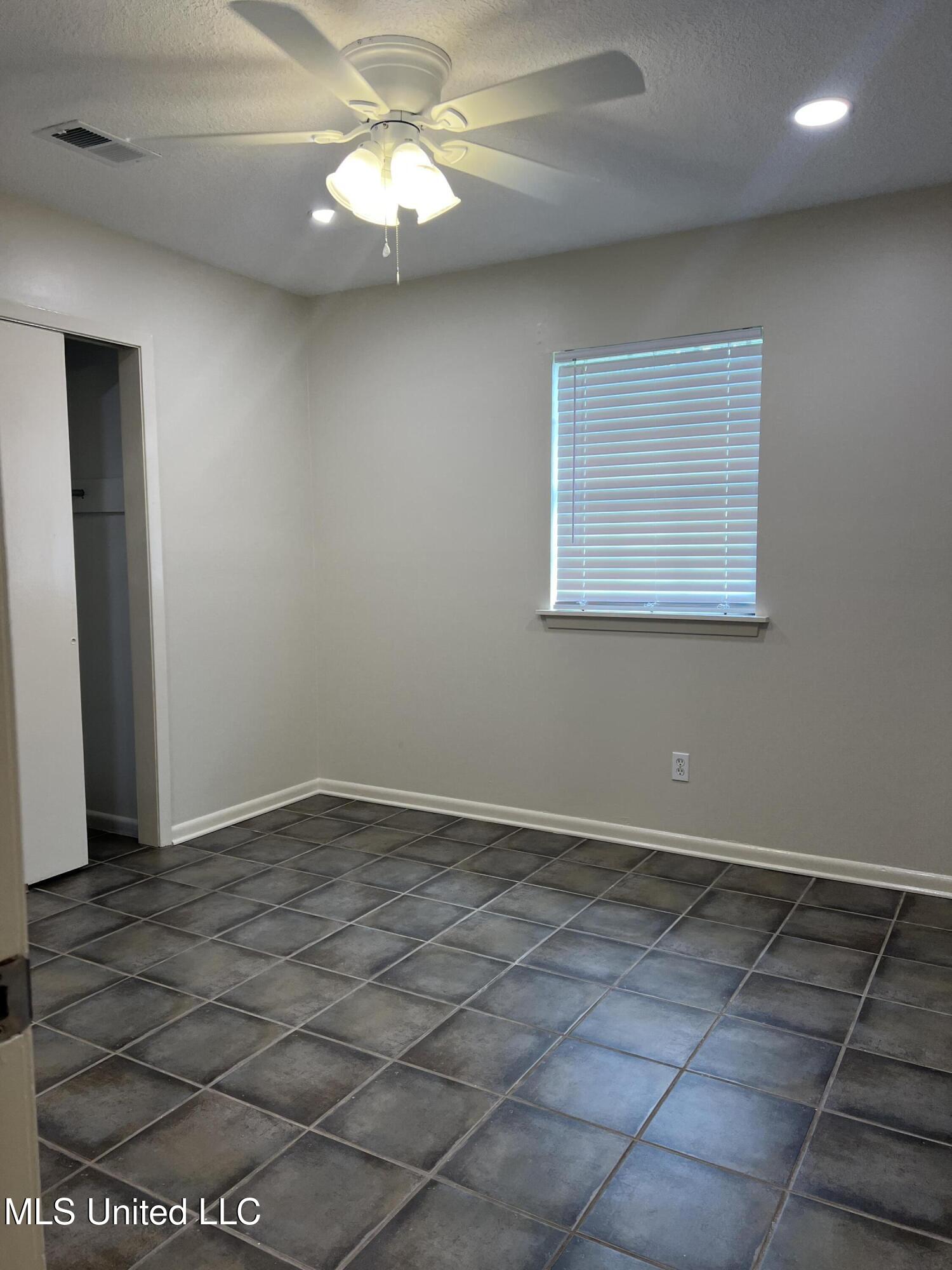 404 Hanley Road Ocean Springs, MS 39564 - Photo 9 of 13 IMG_2028