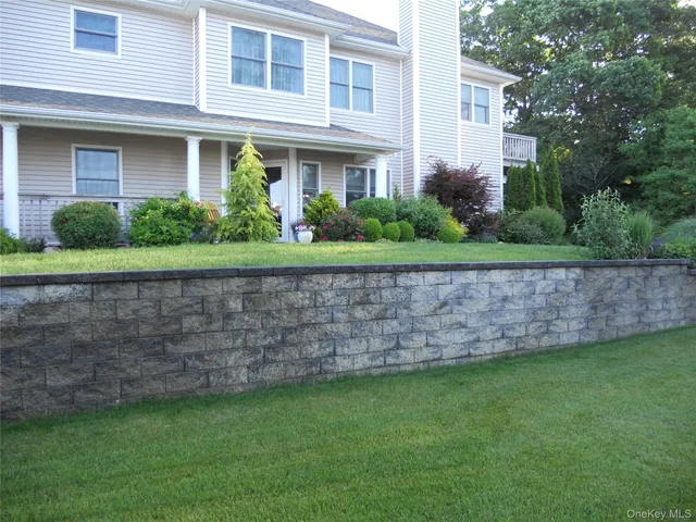 $3,300 | 601 Willow Pond Drive, Riverhead, NY 11901