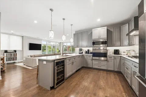 $899,000 | 236 South Racine Avenue, Unit 304, Chicago, IL 60607