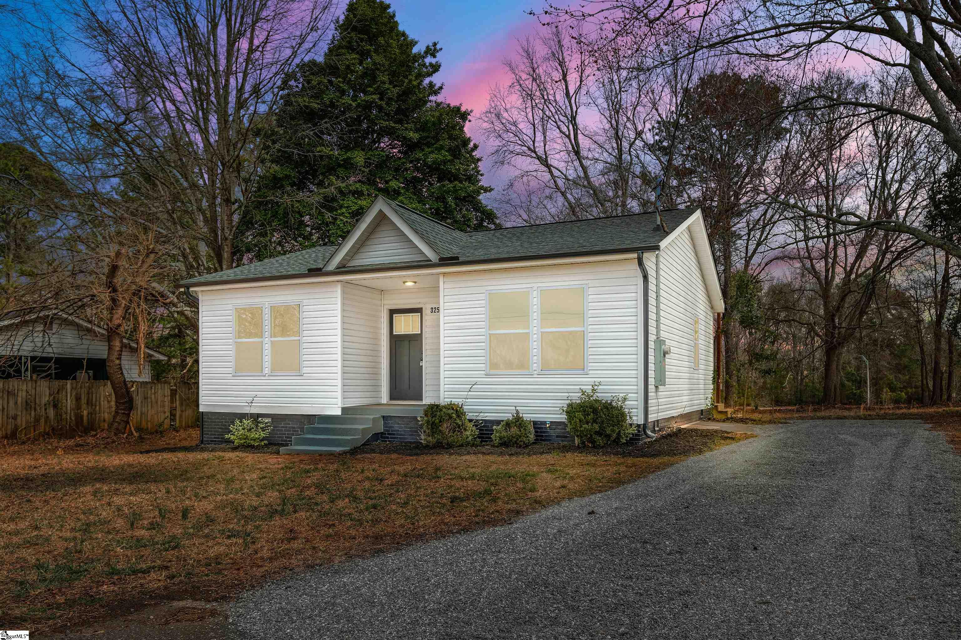 325 Hillcrest Circle Anderson, SC 29624 - Photo 1 of 44