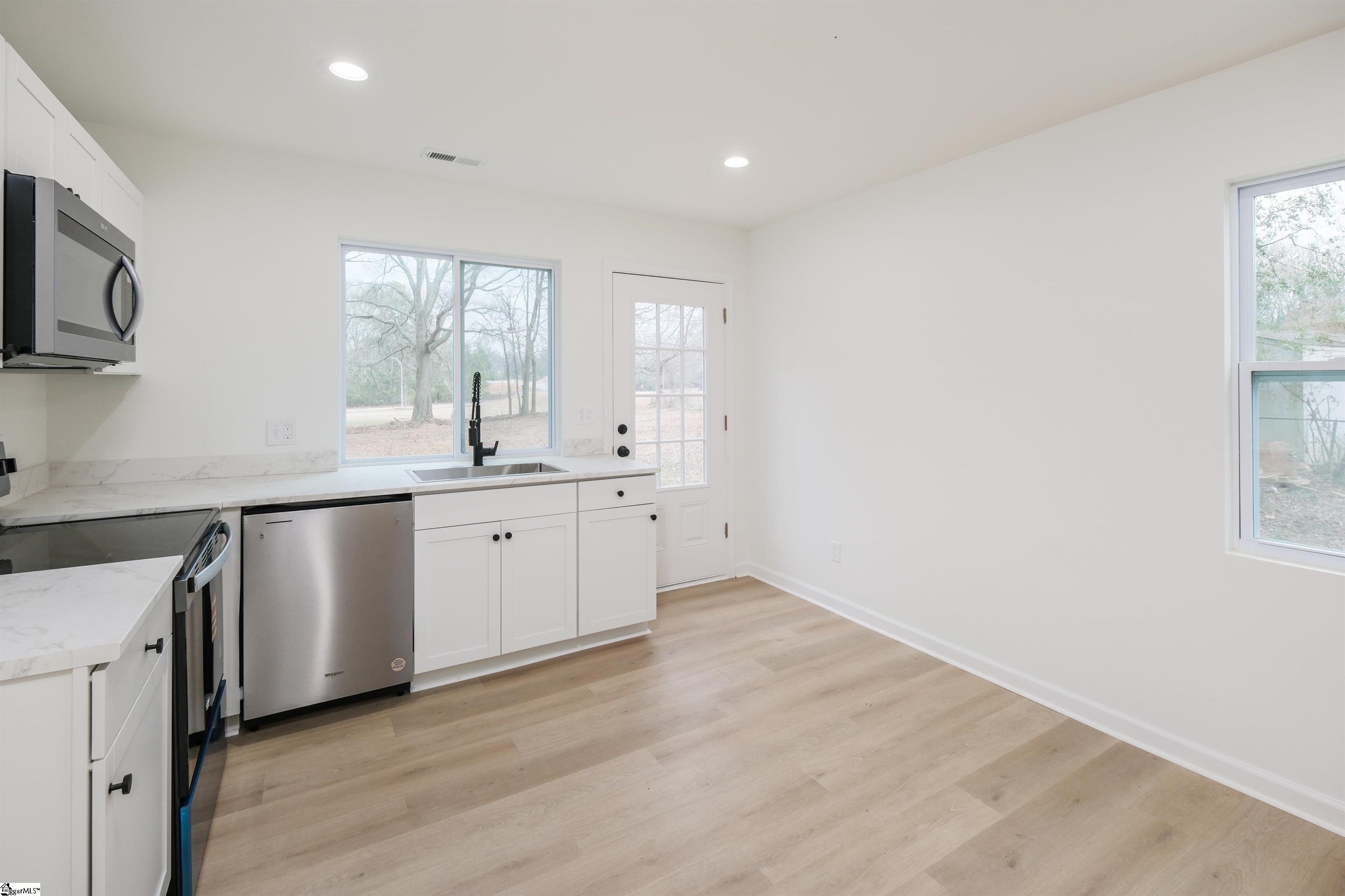 325 Hillcrest Circle Anderson, SC 29624 - Photo 12 of 44