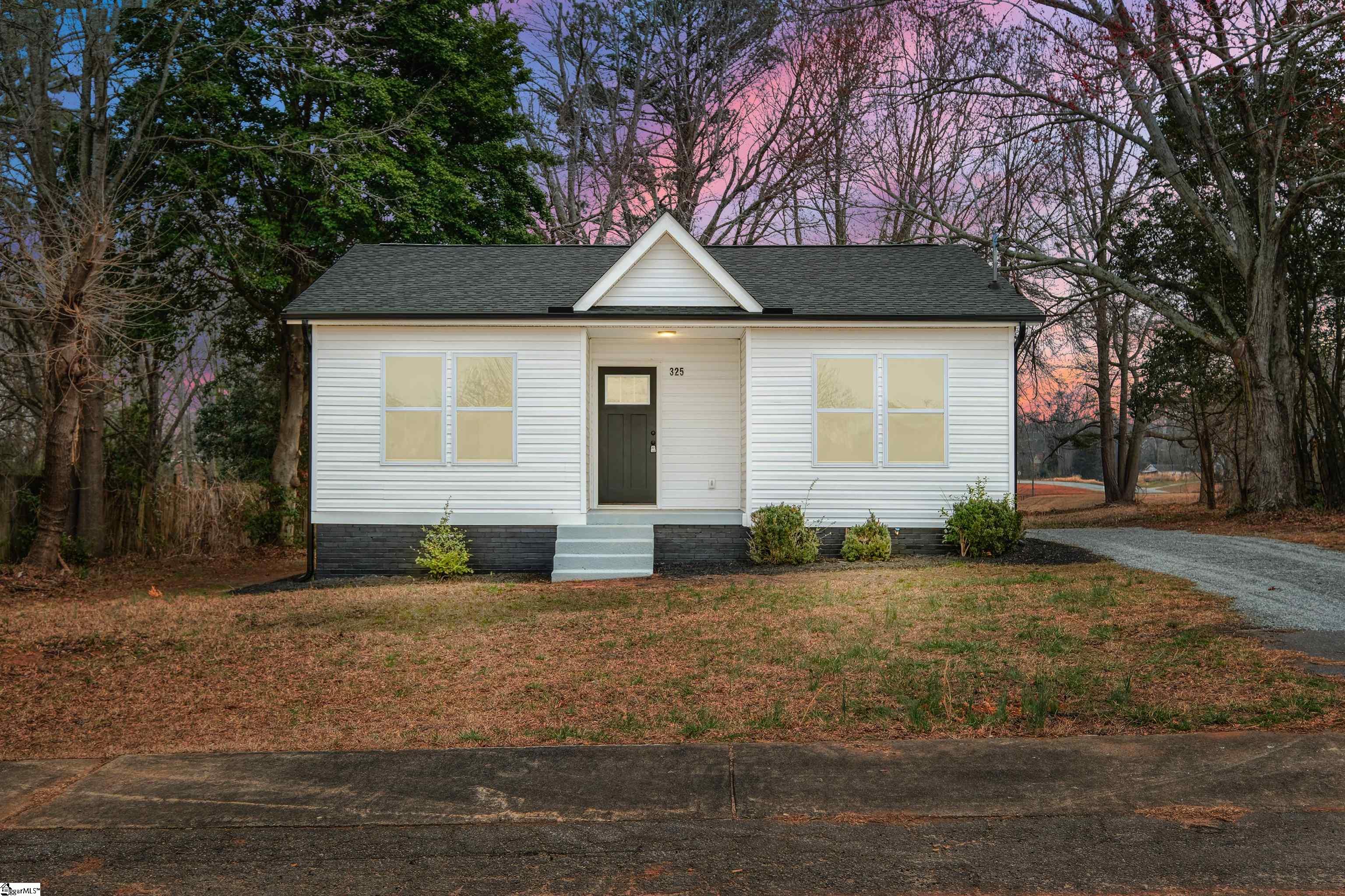 325 Hillcrest Circle Anderson, SC 29624 - Photo 2 of 44