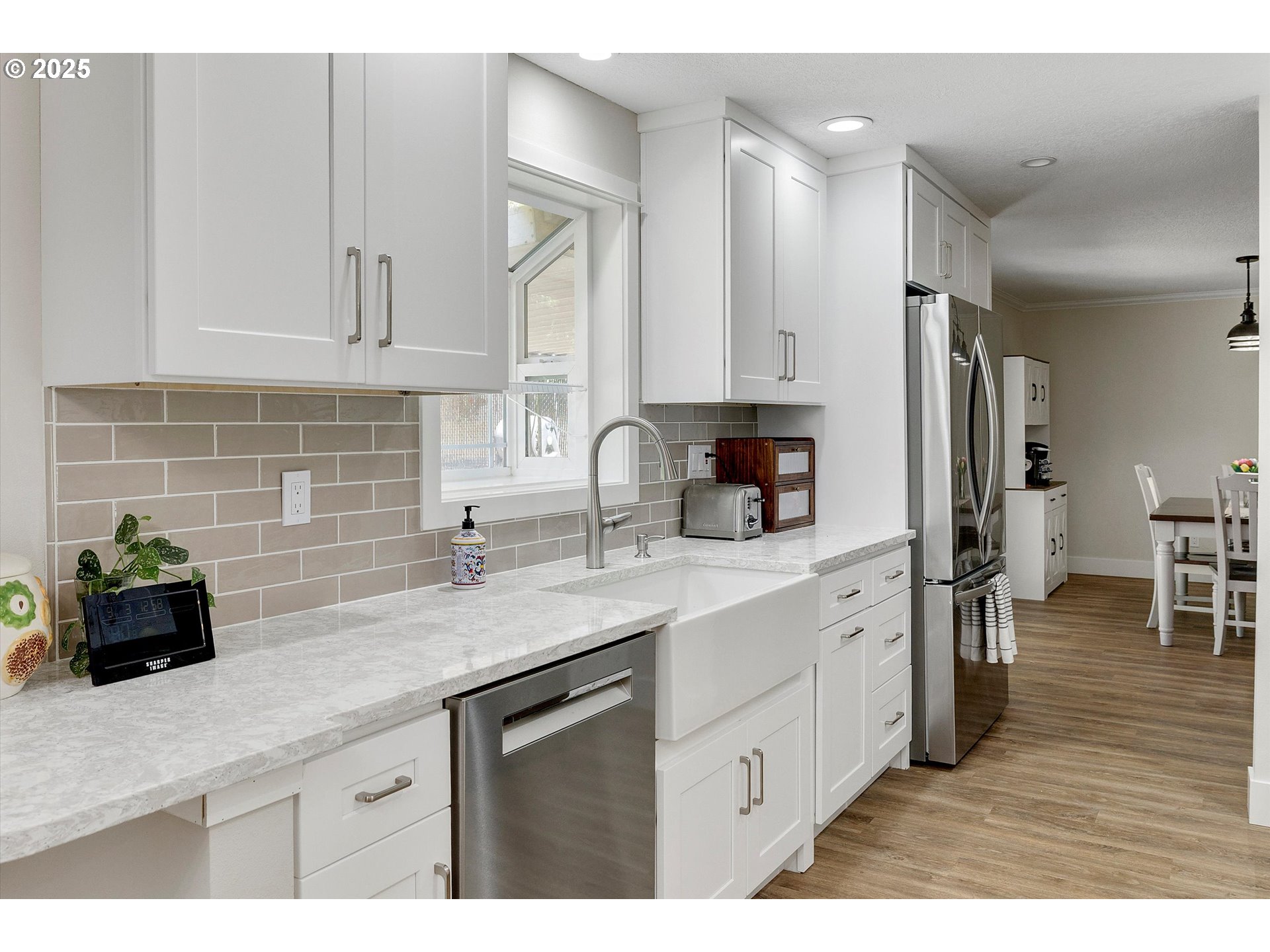 8345 Southwest Mapleleaf Street Portland, OR 97223 - Photo 13 of 43