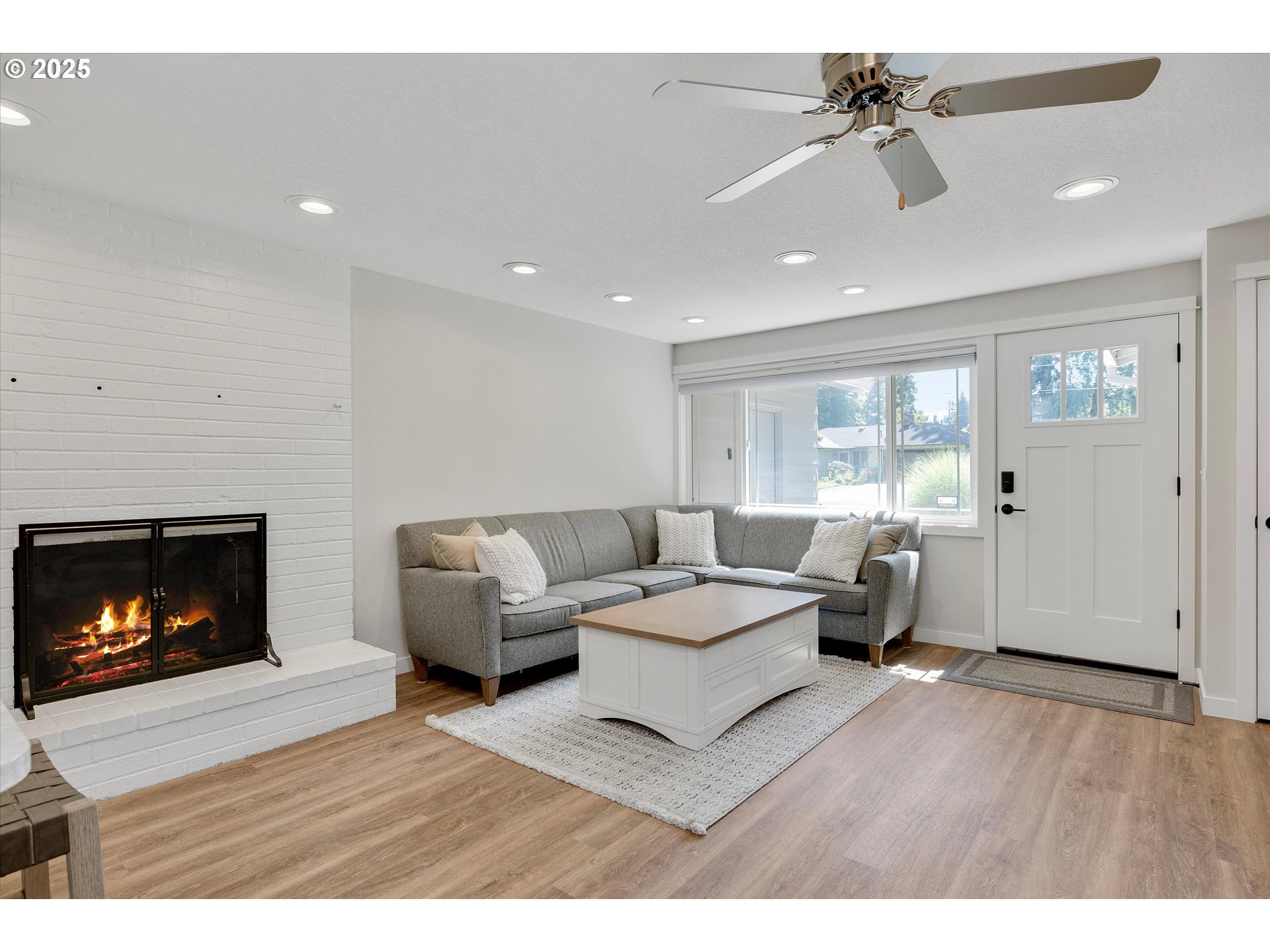 8345 Southwest Mapleleaf Street Portland, OR 97223 - Photo 7 of 43