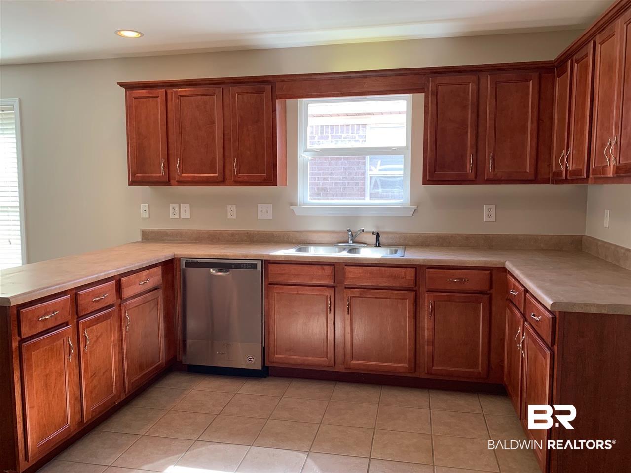 1906 Colorado Court Foley, AL 36535 - Photo 3 of 19 Kitchen