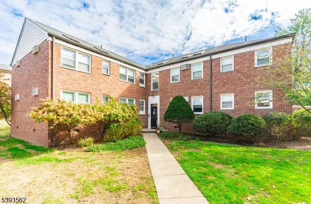 $330,000 | 349 Bloomfield Avenue, Unit 118, Verona, NJ 07044