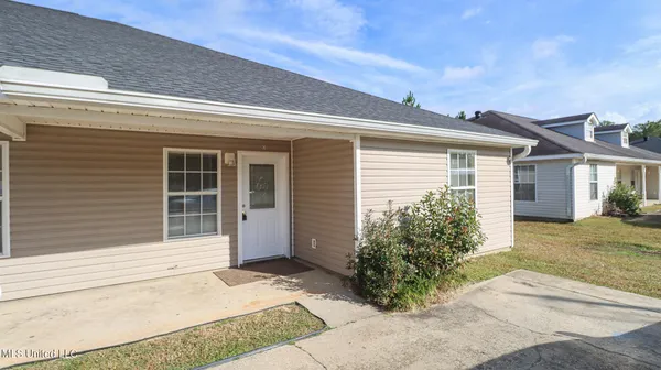 $1,050 | 8700 Spring Avenue, Unit C, Ocean Springs, MS 39564