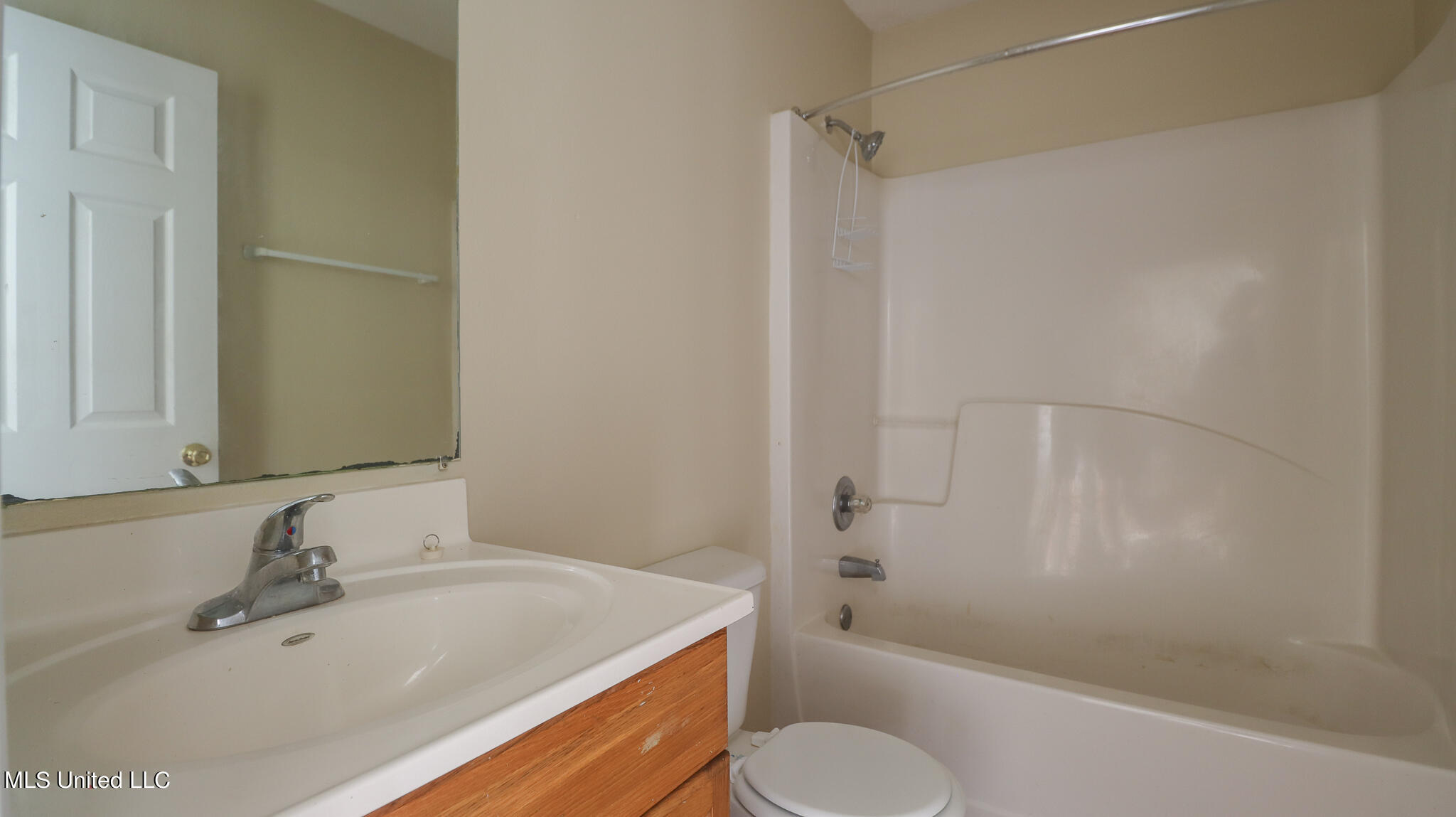 8700 Spring Avenue, Unit C Ocean Springs, MS 39564 - Photo 12 of 14 8700 Unit C-1716