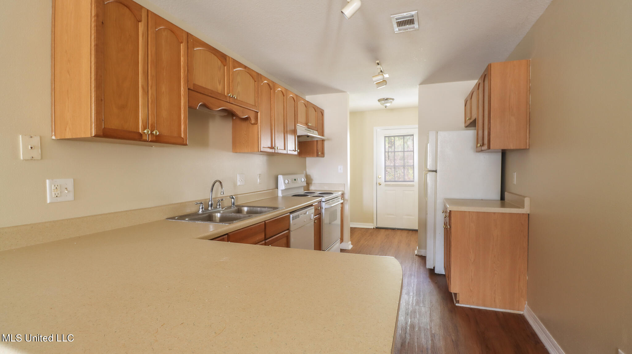 8700 Spring Avenue, Unit C Ocean Springs, MS 39564 - Photo 5 of 14 8700 Unit C-1707