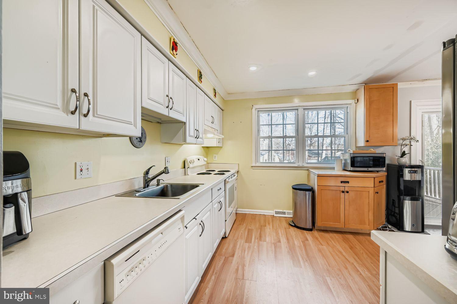 603 Deep Ridge Road Bel Air, MD 21014 - Photo 12 of 35 Bright and inviting kitchen with modern finishes.