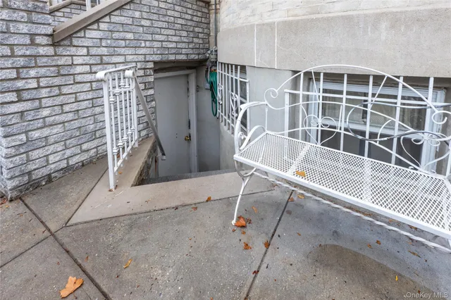 a picture of a building