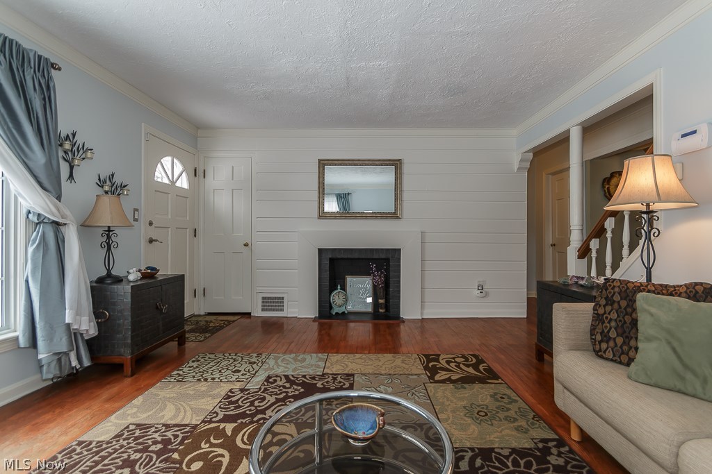 5211 Edenhurst Road Cleveland, OH 44124 - Photo 5 of 32