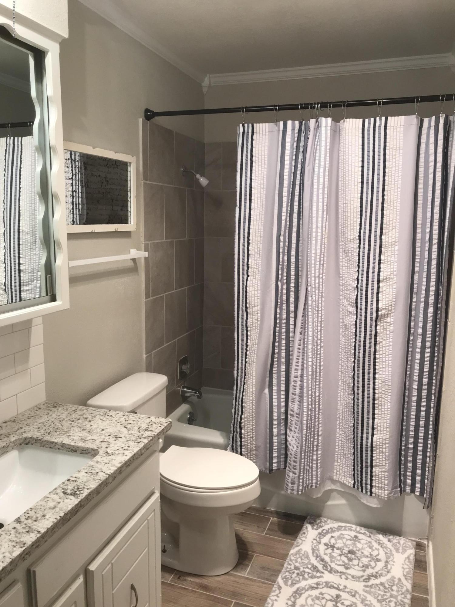 6704 Drexel Road Amarillo, TX 79109 - Photo 16 of 18 Guest Bath