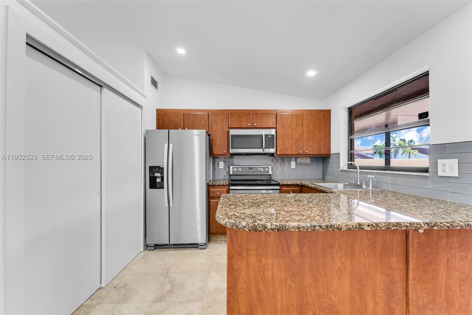 14719 Southwest 84th Terrace Miami, FL 33193 - Photo 6 of 26