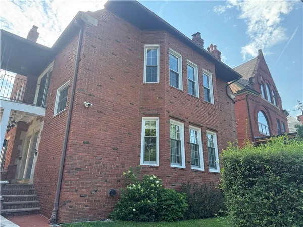 $5,850 | 703 St James Street, Unit 1, Pittsburgh, PA 15232