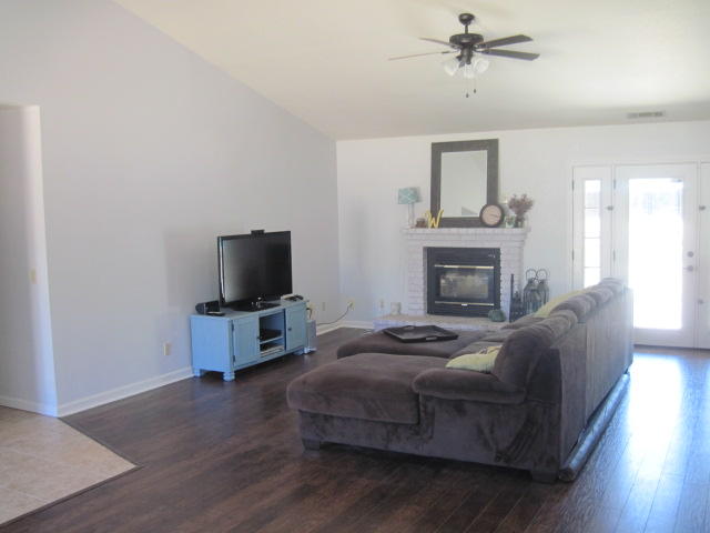 10471 Sundance Road Palo Cedro, CA 96073 - Photo 19 of 21 Family room