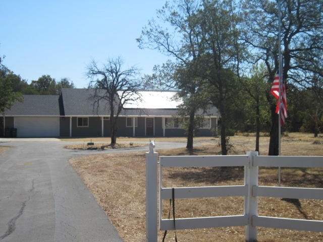 10471 Sundance Road Palo Cedro, CA 96073 - Photo 2 of 21 Front Driveway