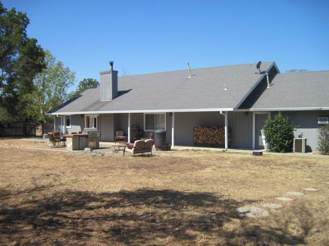 10471 Sundance Road Palo Cedro, CA 96073 - Photo 9 of 21 Backyard Living