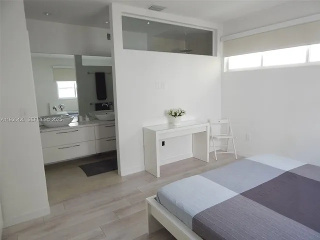 $3,300 | 831 10th Street, Unit 102, Miami Beach, FL 33139