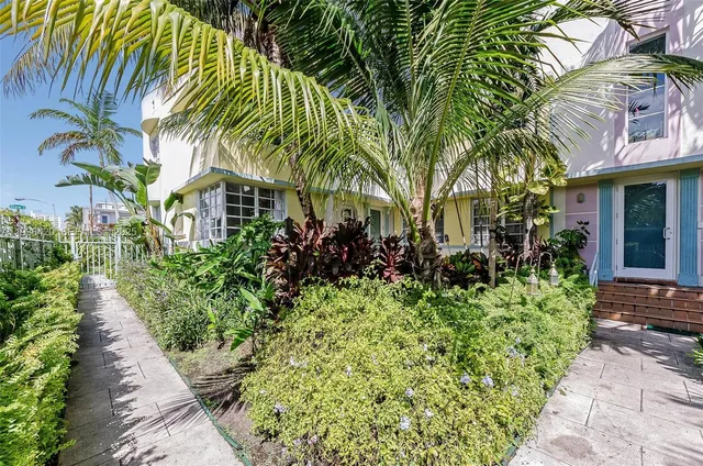 $3,300 | 831 10th Street, Unit 102, Miami Beach, FL 33139