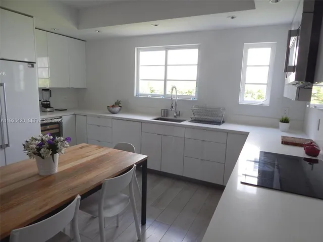 $3,300 | 831 10th Street, Unit 102, Miami Beach, FL 33139