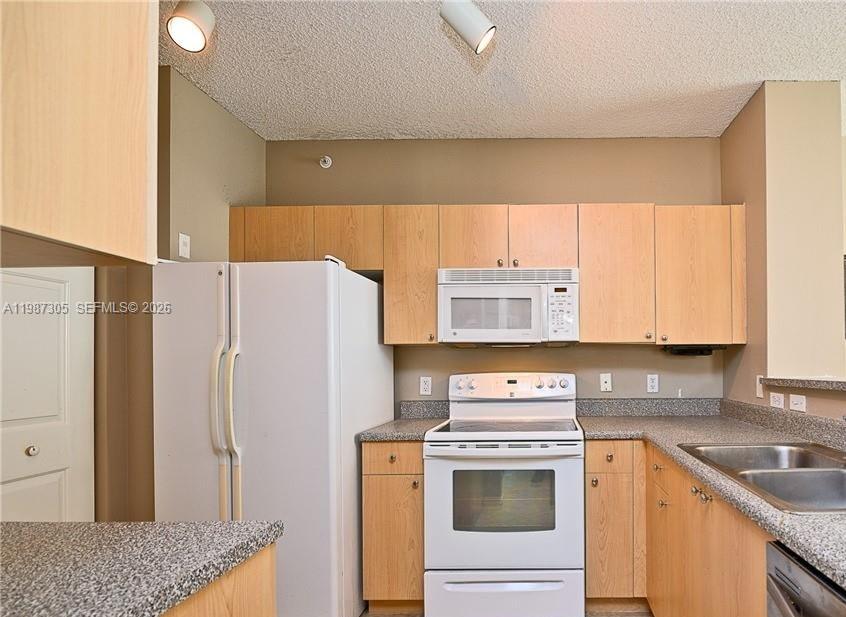 8000 North Nob Hill Road, Unit 107 Tamarac, FL 33321 - Photo 2 of 16