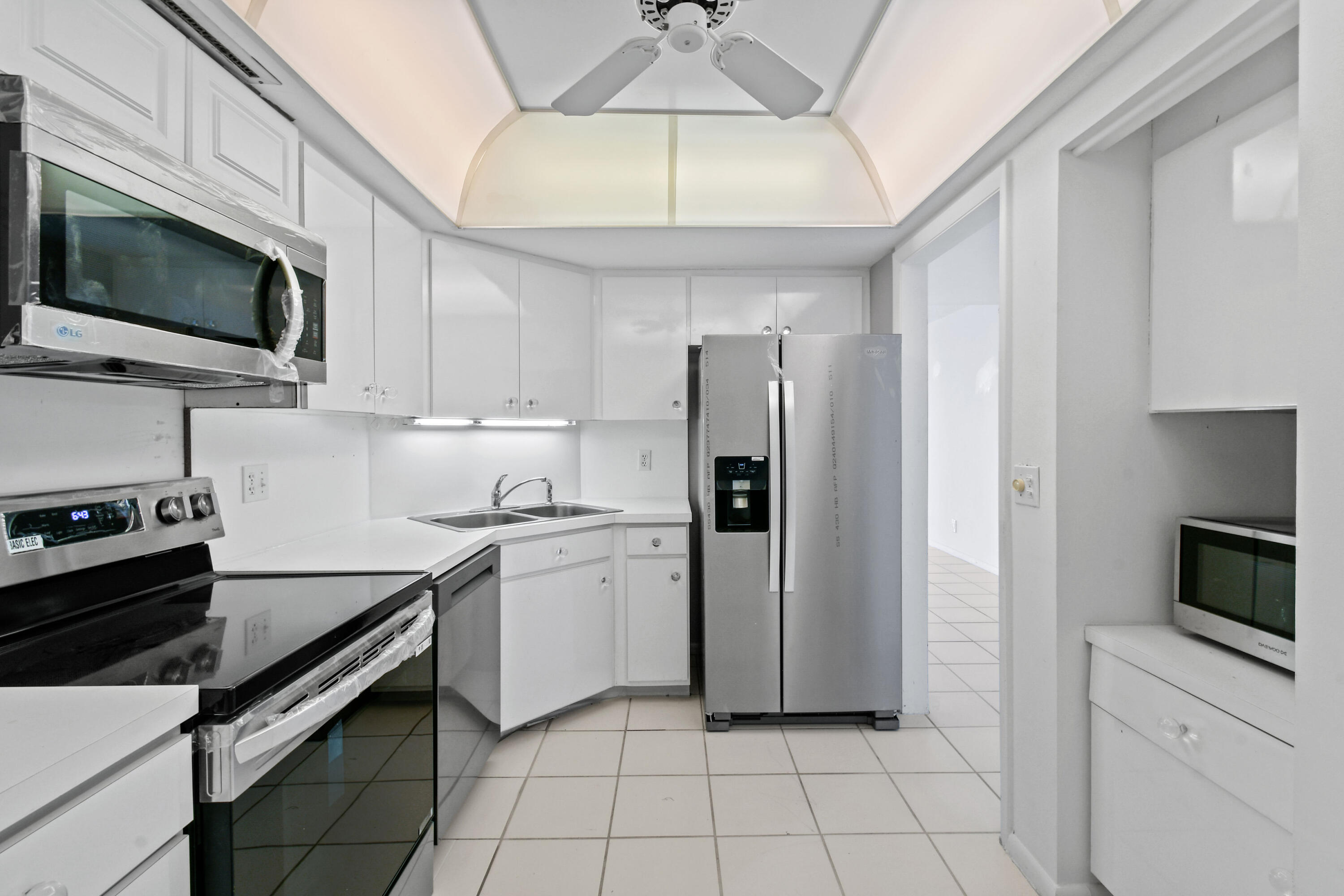 2425 Presidential Way, Unit 801 West Palm Beach, FL 33401 - Photo 2 of 41 a kitchen with stainless steel appliances a stove microwave and refrigerator