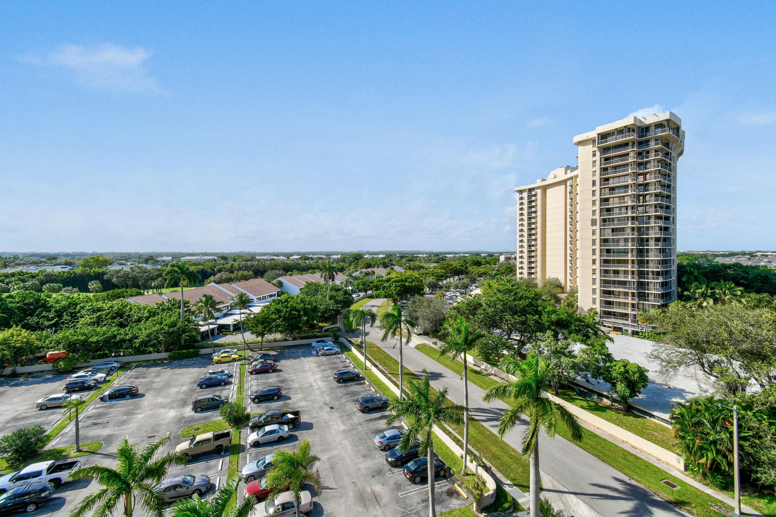 2425 Presidential Way, Unit 801 West Palm Beach, FL 33401 - Photo 21 of 41 a view of a city